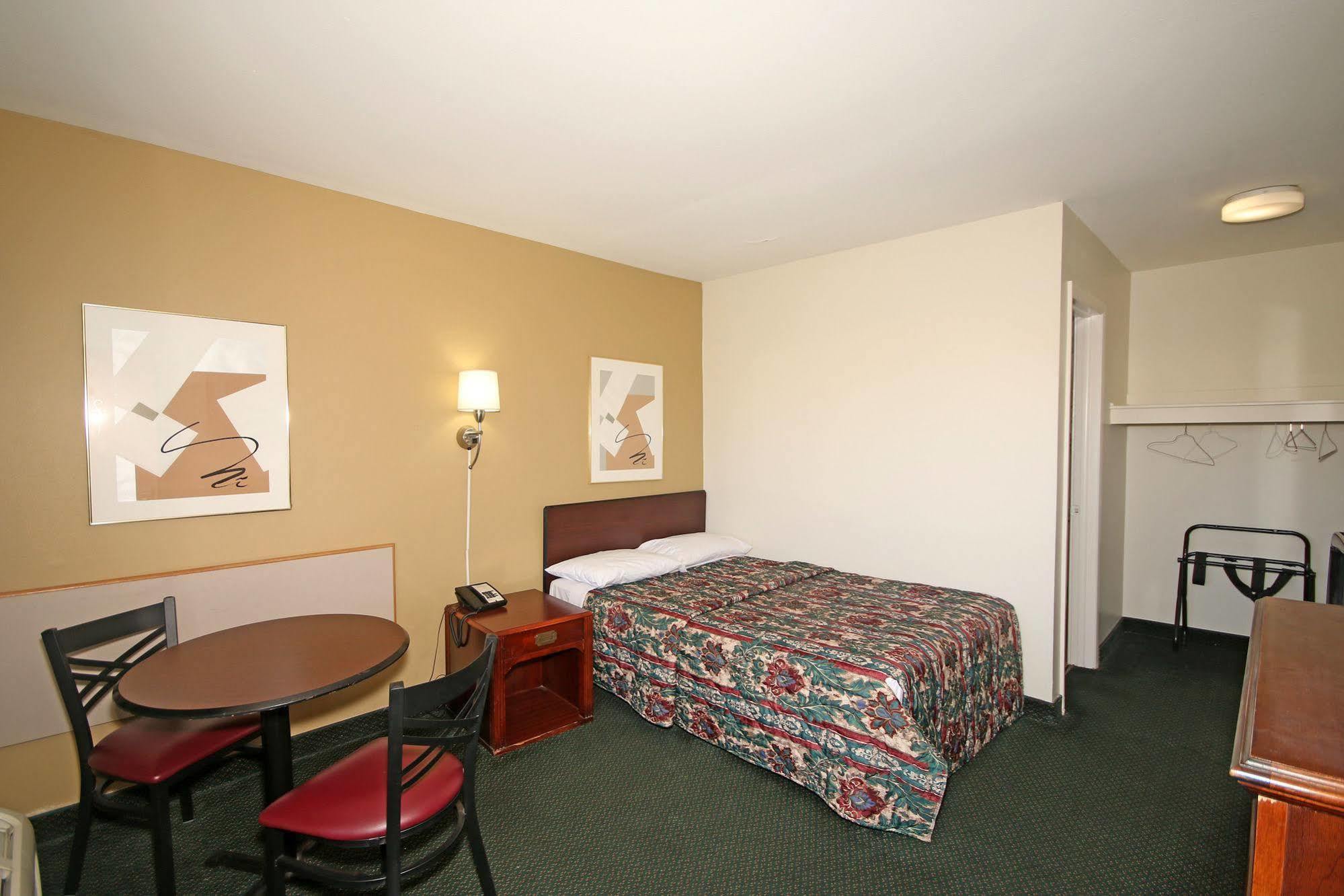 Royal Inn And Suites Charlotte Airport Exterior foto