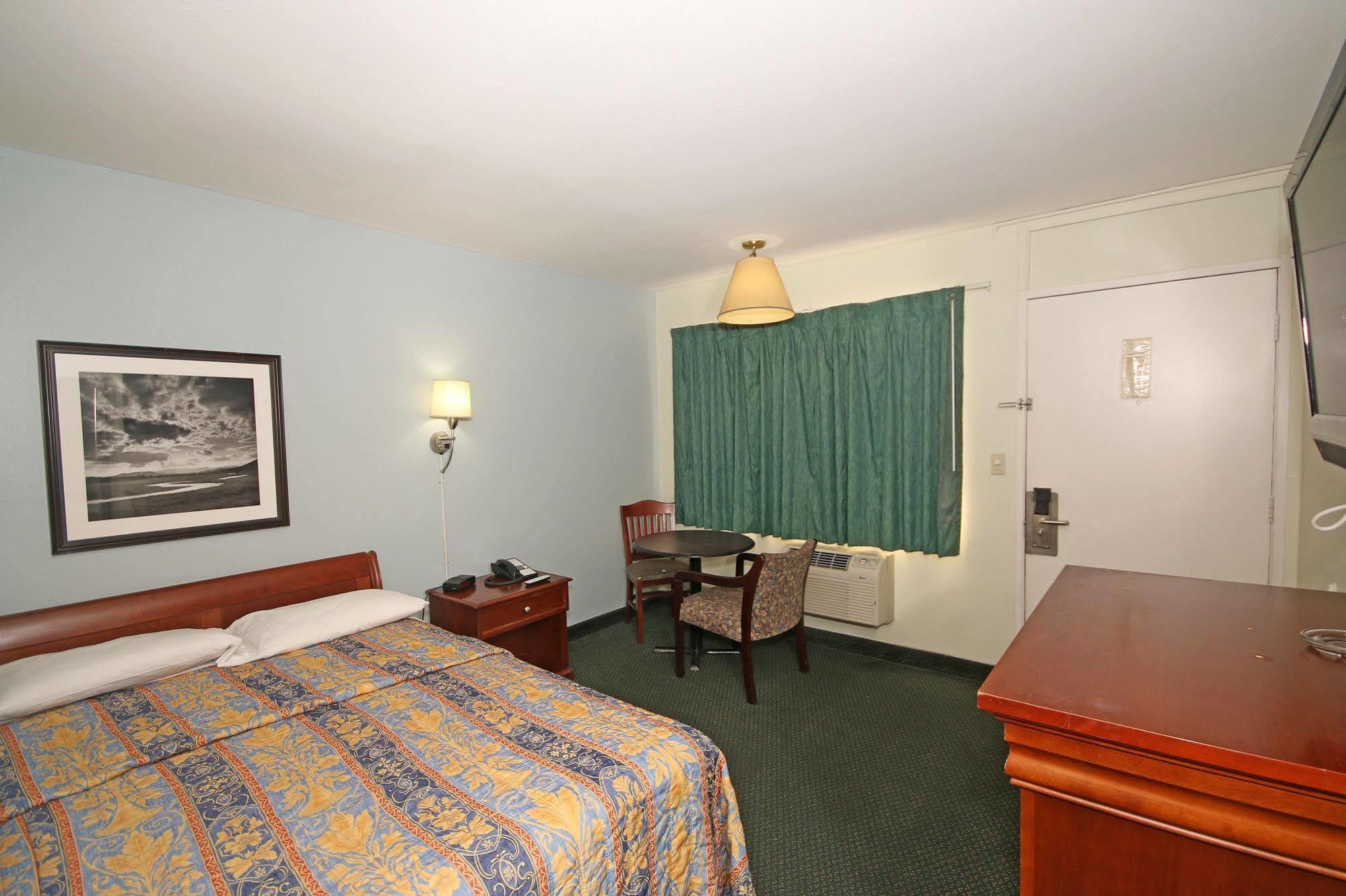 Royal Inn And Suites Charlotte Airport Exterior foto